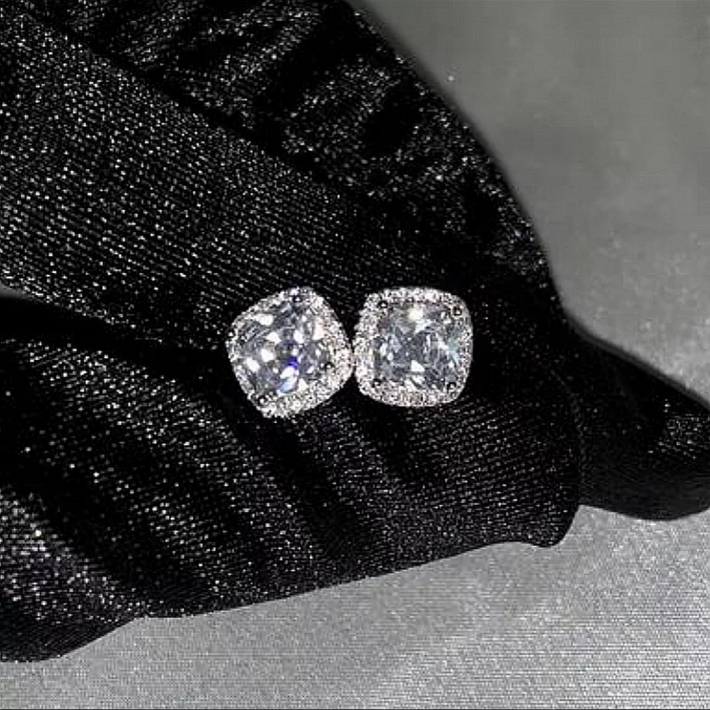 🌟 Sterling Silver 925 CZ Square Stud Earrings - Picture 2 of 6